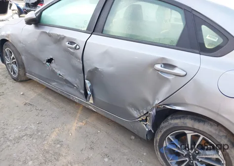 2024 Kia Forte Lxs z USA, uszkodzony, nr VIN 3KPF24AD3RE727926